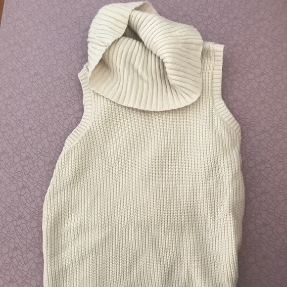 Banana Republic Sleeveless sweater - Picture 1 of 1